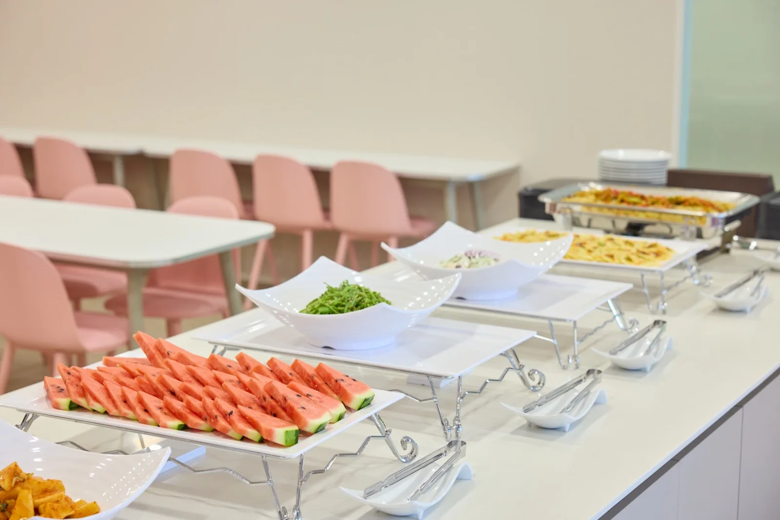 병원 식당 배식대의 치료식